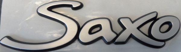 saxo-badge Citroen Saxo Plastic - push in - NEW