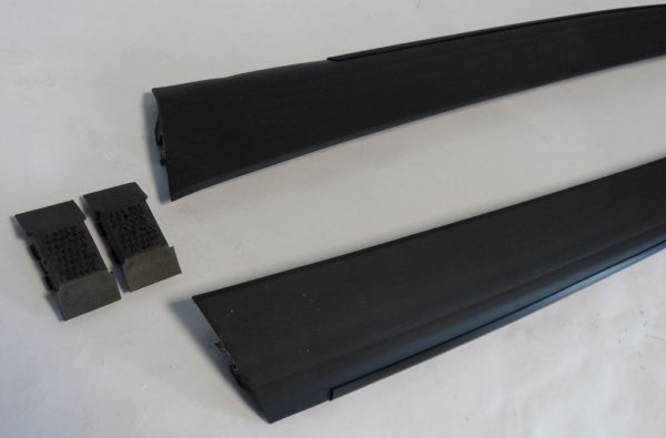 95653024 XM windscreen trim set