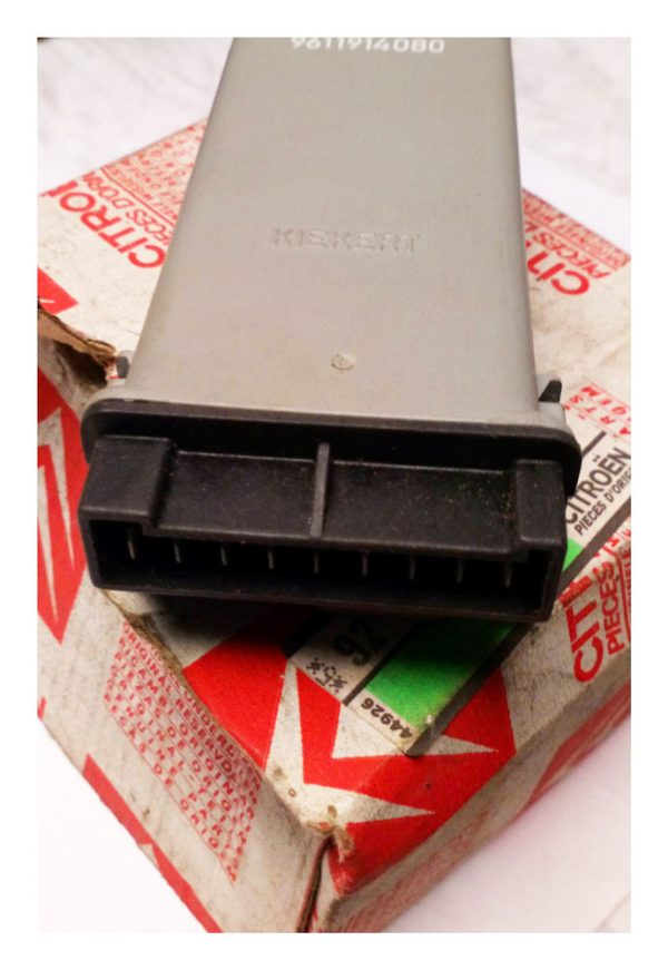 92-560-507. Citroen CX Central Locking Control Unit