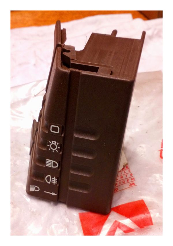 Citroen BX  Light Switch in Brown - Part No: 6239.E6