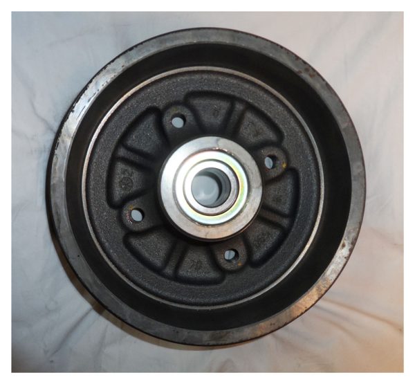 424744. AX / SAXO 1 x Brake Drum With Bearing - 424744
