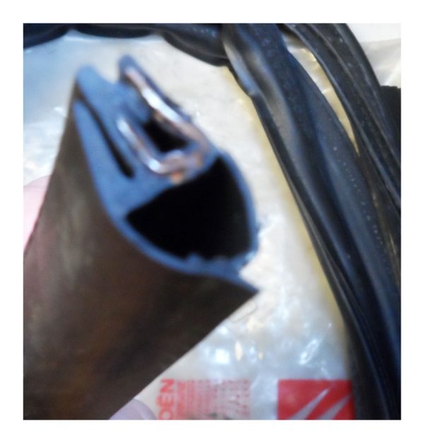 LNA Tailgate Seal - 7RB7920023725