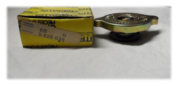 5429038. Radiator Cap possibly for a DS/ID - 5429038