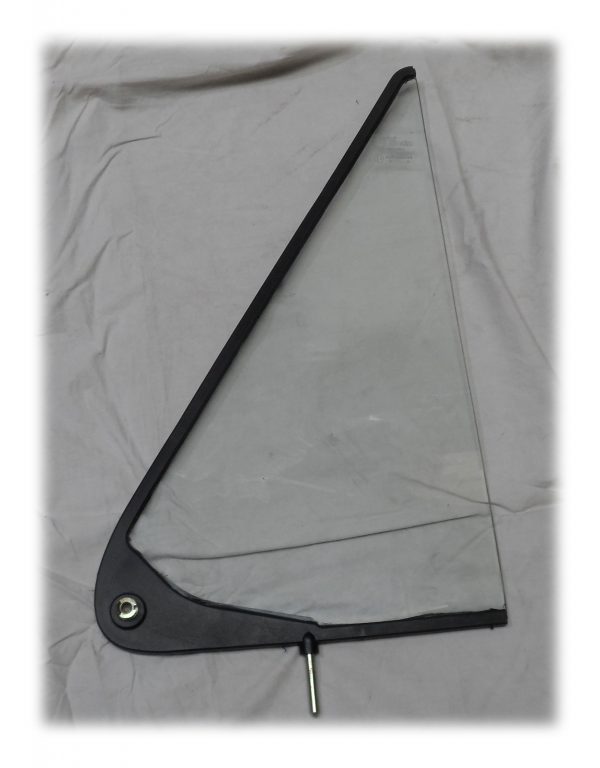 C25 Right Hand Front Quarter Light Part No : ZF 04399558   926520