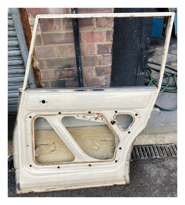 AMI 8 RHR Estate Door