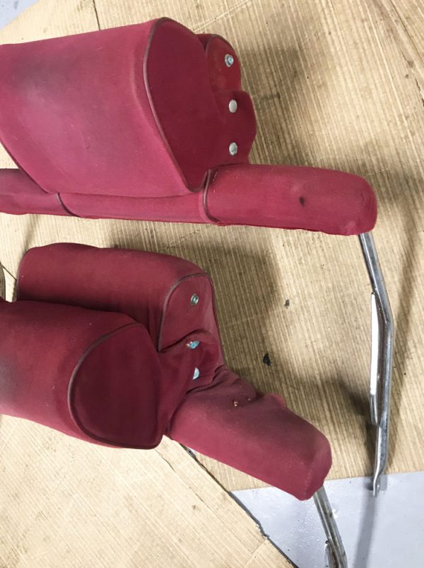 Ds Headrests in red - USED